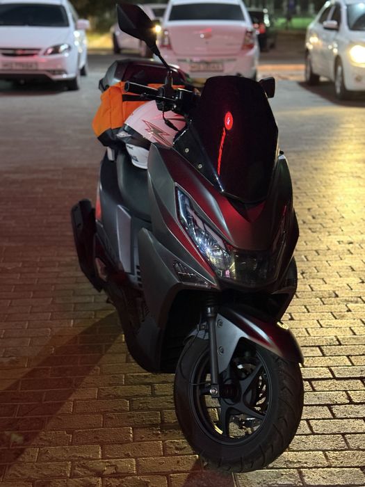 Скутер каска в подарок