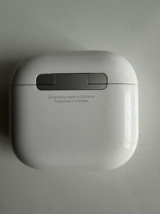 Apple Airpods 4 cu o casca, una am pierdut-o, original apple