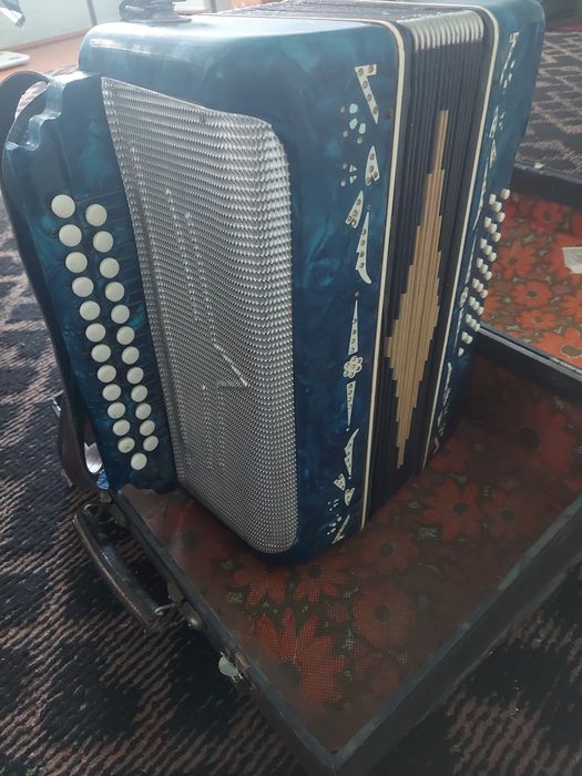 Продаётся музыкальный инструмент Баян