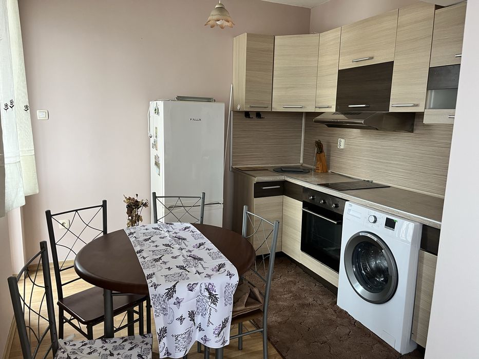 Дава се под наем Двустаен апартамент в Варна, Гръцка махала - 56 кв.м за 408 € - Снимка #1