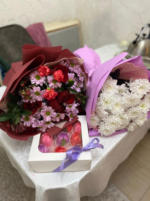 букеты цветов.