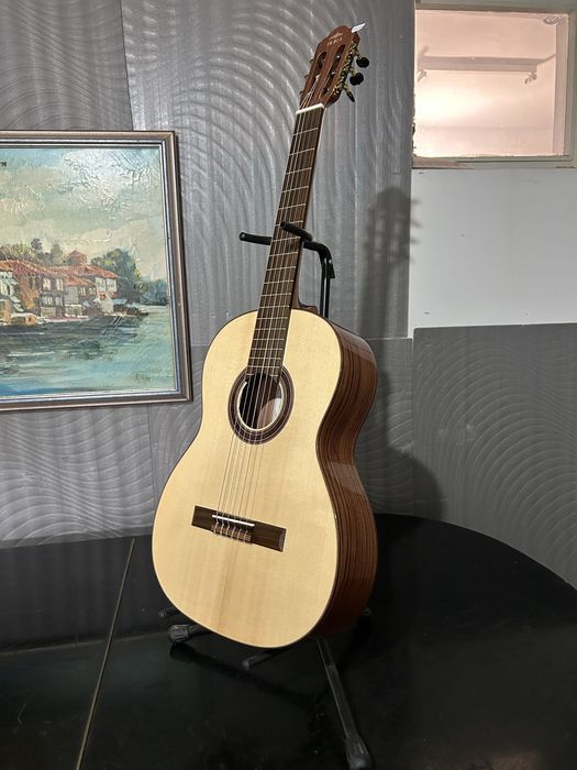 Класически китари HORA