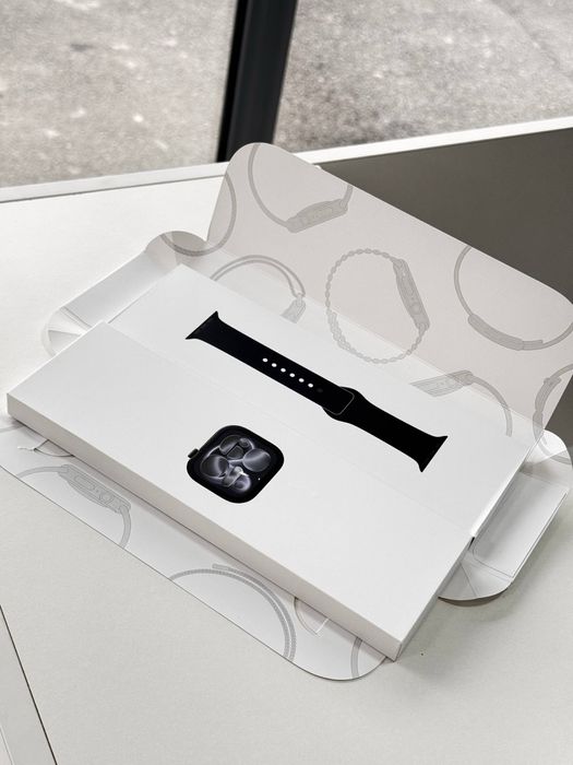 Apple Watch Series 11 • 46mm (NEW)