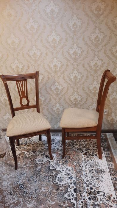 Стулья гостинные в комплекте.