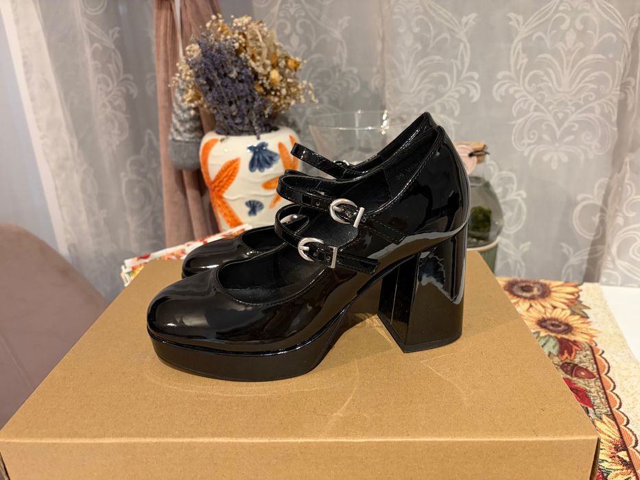 Elisabetta Franchi, Patrizia Pepe, Pinko, Guess, Desigual