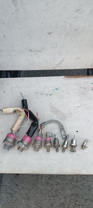 Транзисторы производства Малайзия ,новые.