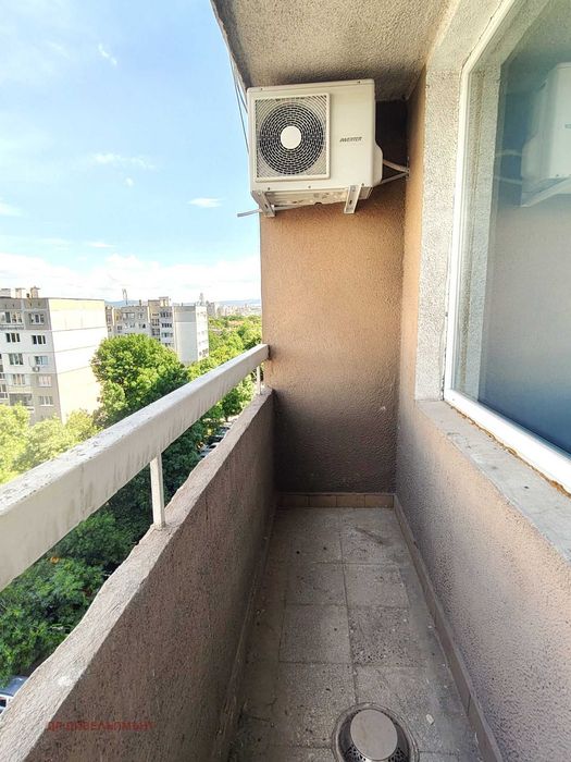 Маломерен тристаен до Метростанция Вардар