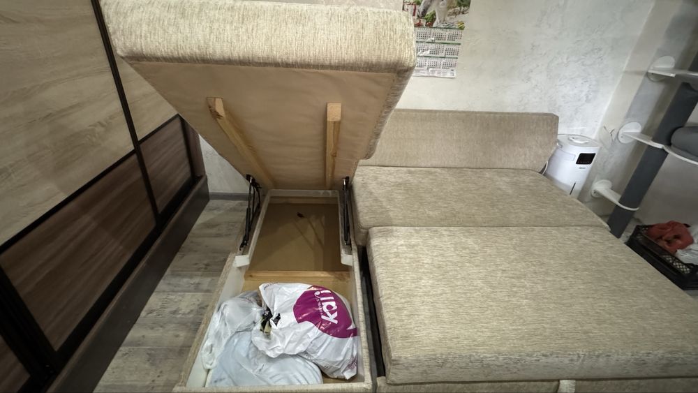 Диван угловой почти новый