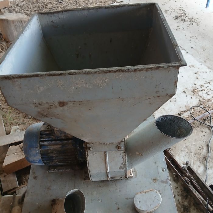 Moara trifazică cu ladă