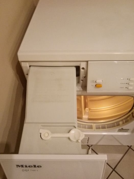 Продаваме сушилна  /Miele/