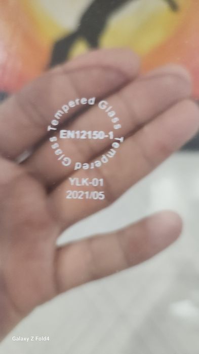 Штора стеклянная в ванную.