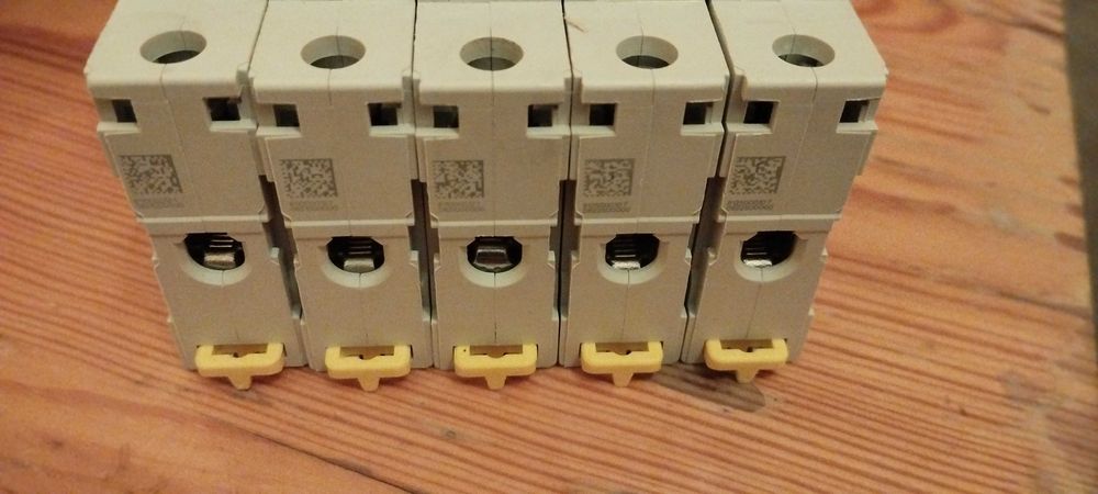 Автоматичен - Предпазител - Прекъсвач - Schneider Electric 10Ah - 25A