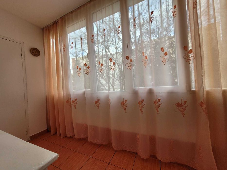 Vand apartament cu 2 camere, etaj 1 pe Bulevardul Pandurilor