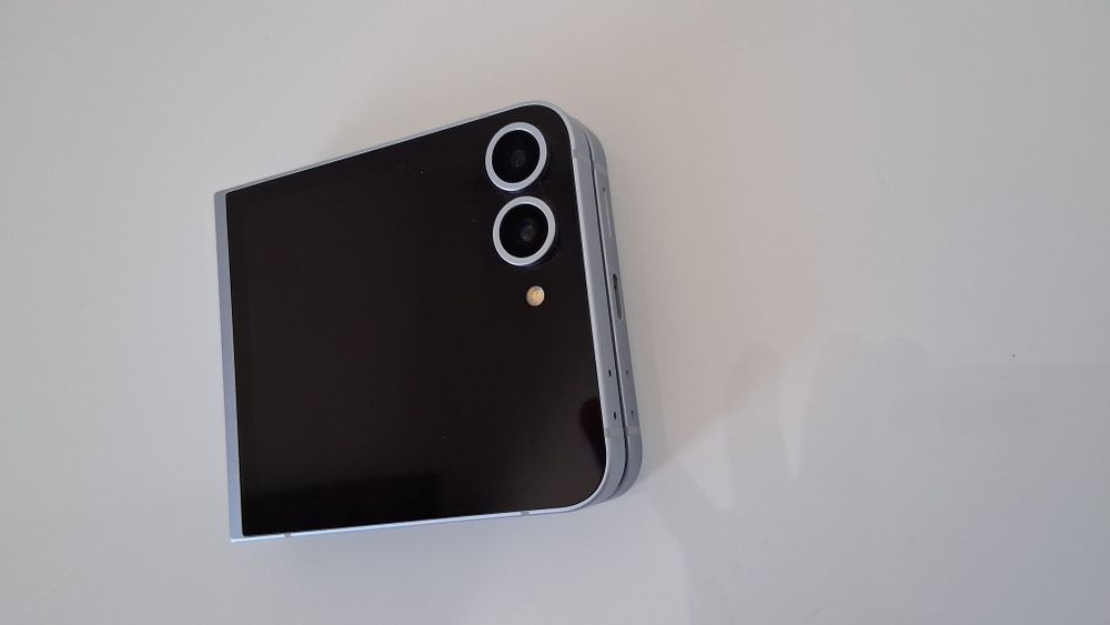 Telefon Samsung Galaxy Z Flip 6 ca nou cu asigurare casco de 512