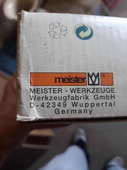 Немски кукички за окачване