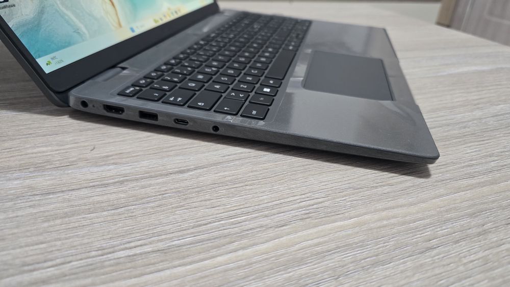 Laptop i5 gen13, 16Gb ,windows11Pro 15.6Fhd, 256 Gb ssd
