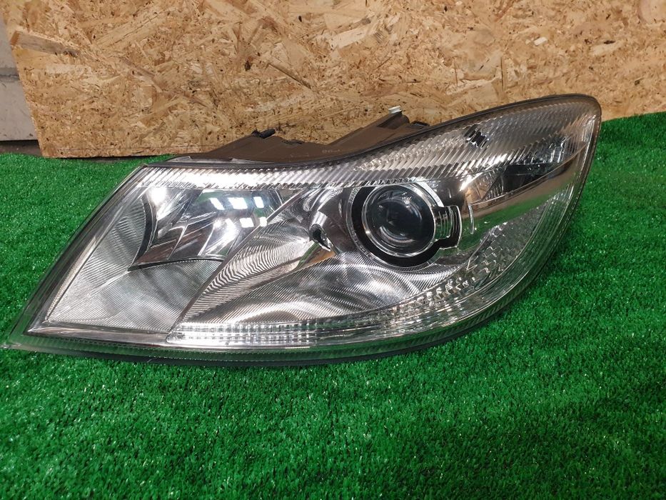 Far stanga Skoda Octavia 2 facelift Xenon 1zl247052-31