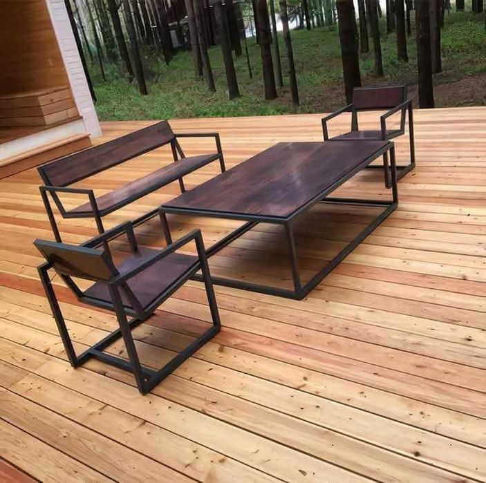 Градински мебели от метал и дърво