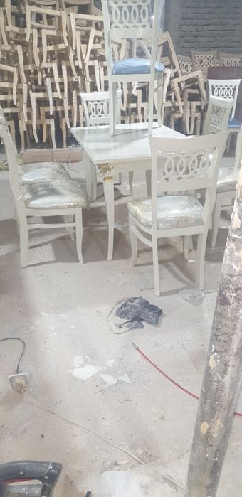 Mehmonxona va Oshxona uchun stol va stullar