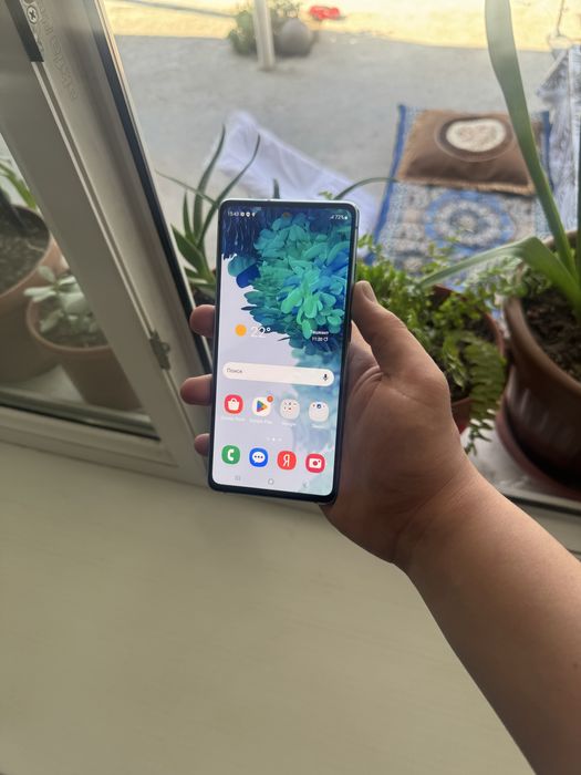 Samsung S20FE 8/128 Радной возможно обмен