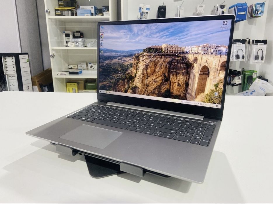 Ноутбук LENOVO 12 th