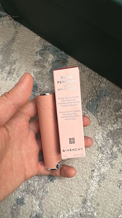 Помада румяна духи