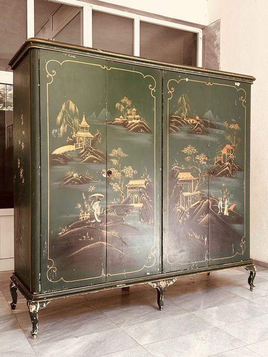 Италиански ръчно рисуван шкаф / гардероб Chinoiserie – Mario Colciago & Figli, Carate Brianza, Italy (1965–1975)