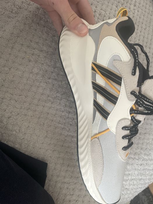 Papuci Adidas in stare foarte buna nepurtati.Nu accept card doar cash!