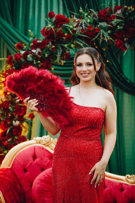 Червена официална рокля