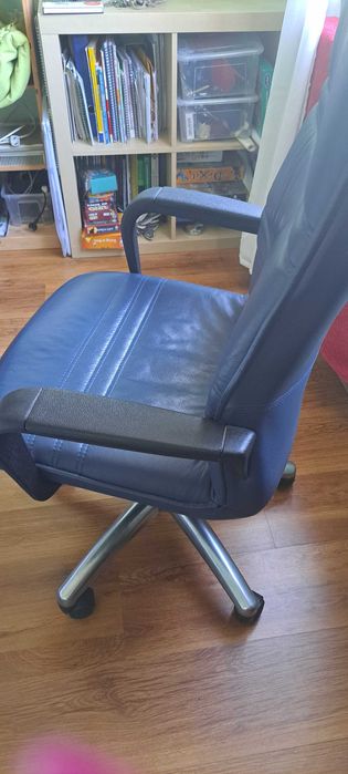 Директорски стол