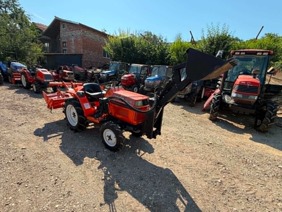 Мини челен товарач KUBOTA B1-15 4x4