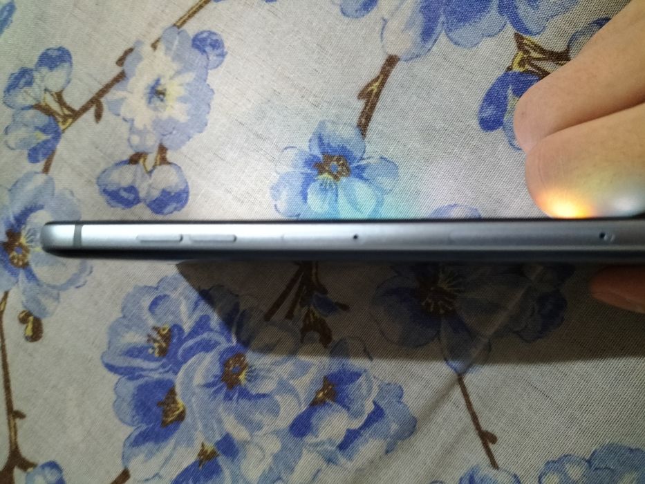 Продам телефон LG Q6