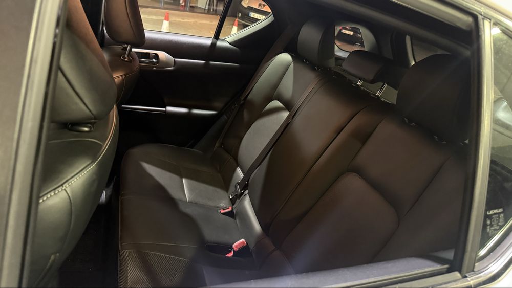 Vând Lexus CT200H F-Sport/hybrid/Alb perlat/Lux/ 169000km/Acte la zi