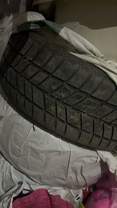 Продам зимние шины 215/55/17