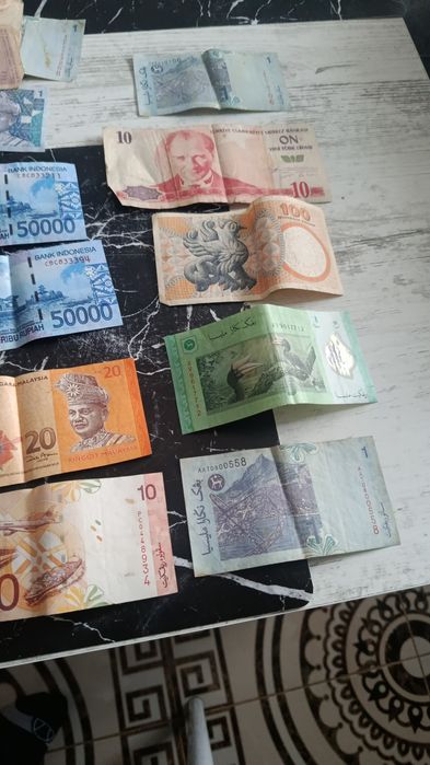Monede și bancnote pentru colectionari