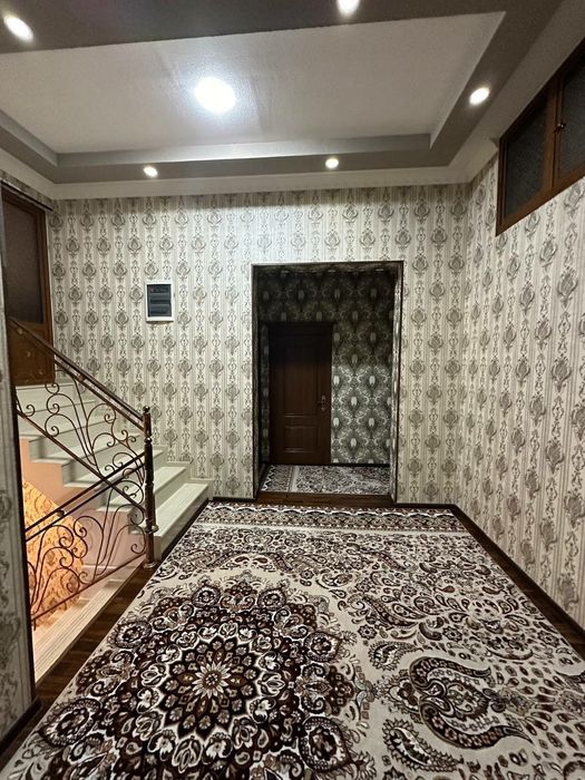 Продается 2 этажни шикарний евро ремонтом дом земля сентр городе кафта