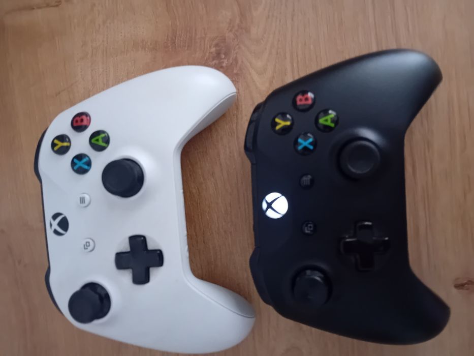 Vand xbox one cu o manetă si jocuri,sau schimb cu laptop
