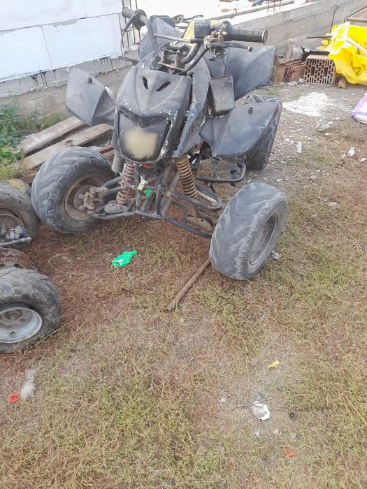 De vânzare 2 atv-uri