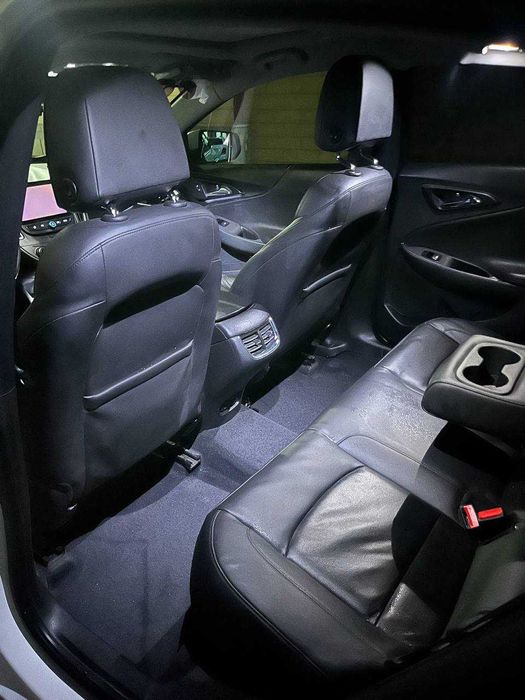 Продаю Малибу белого цвета