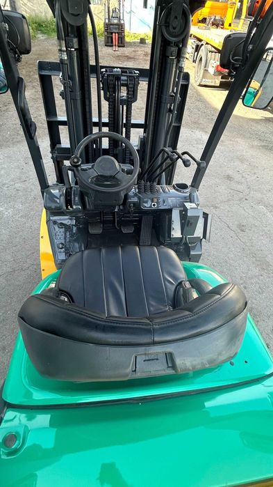 Вилочный погрузчик (кара)