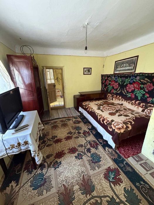 Vand casa din caramida cu 4 camere si garaj / Teren 900mp