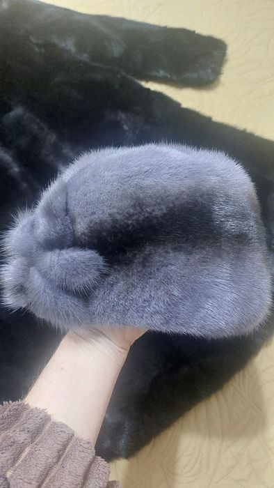 Голубая норковая шапка