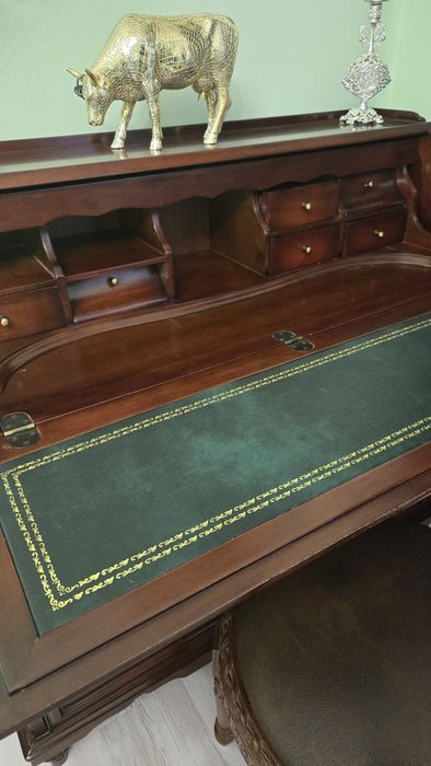 Продам письменный стол со стулом