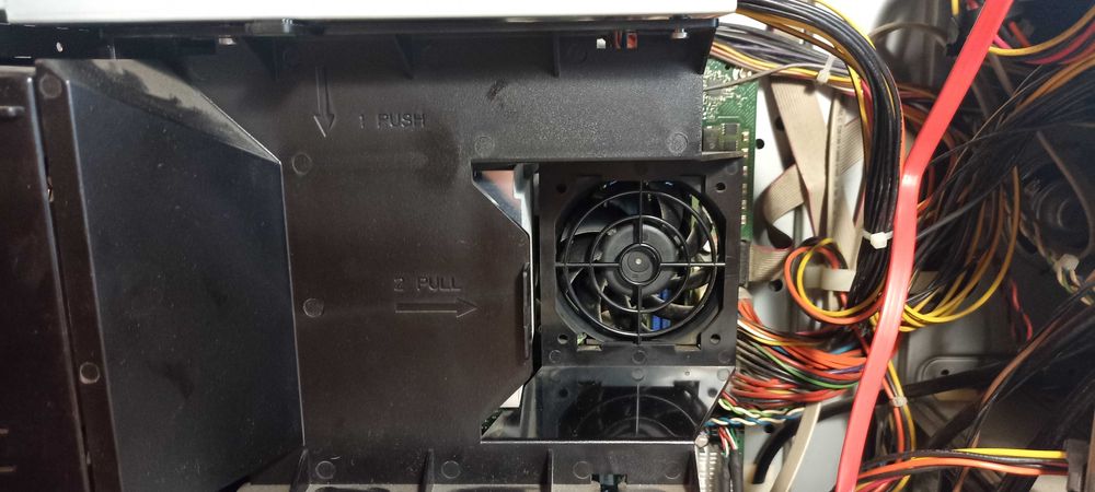 Продавам компютър / работна станция / сървър с Xeon W3550