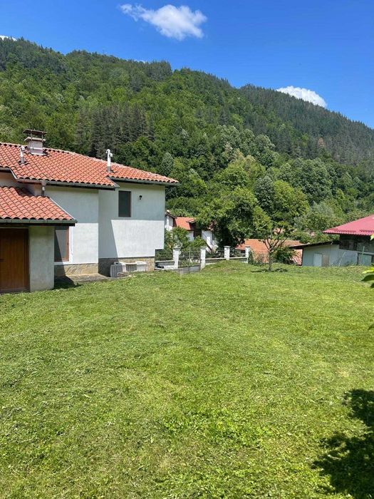 Продава се Къща в с. Чифлик, Област Ловеч - 180 кв.м за 1106 €/кв.м - Снимка #1