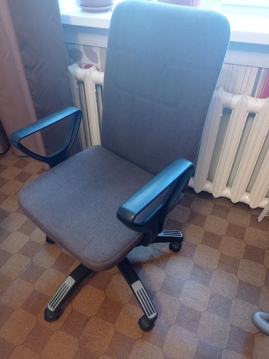 Кресло стул на колесиках