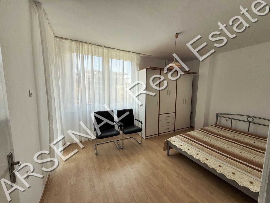 Тристаен апартамент под наем, Център