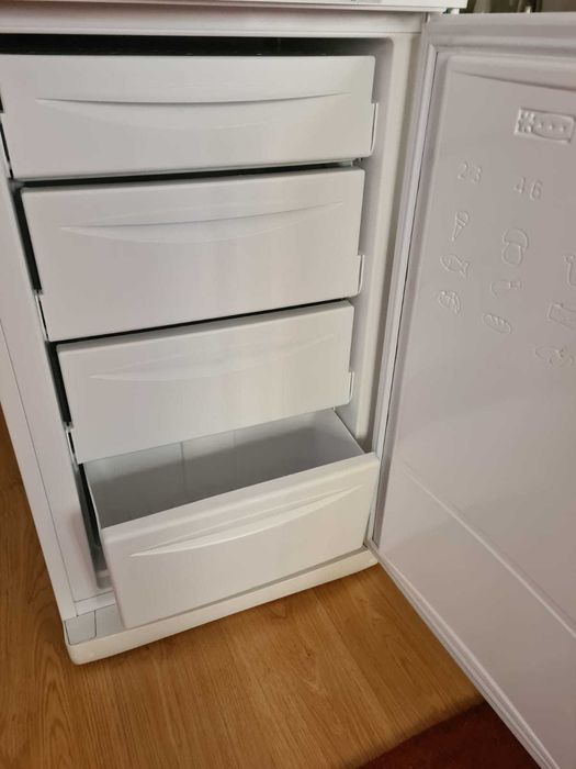 морозильник Indesit SFR 100