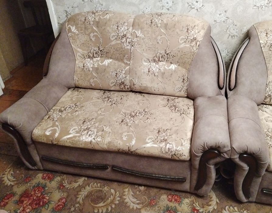Продаётся диван, два кресла