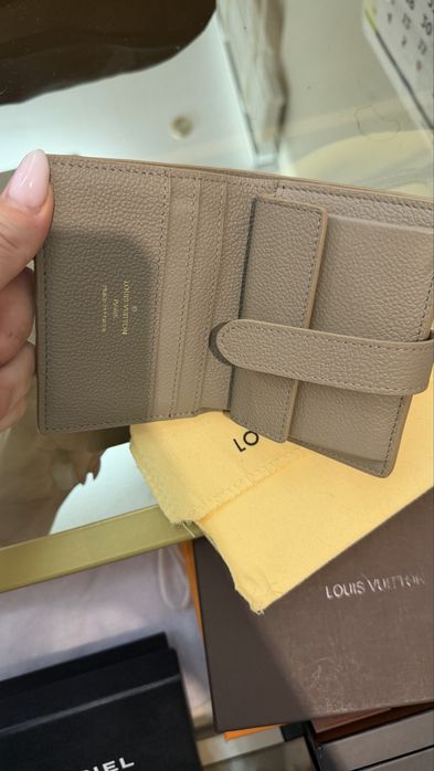 Аксесоар тип портфейл LV